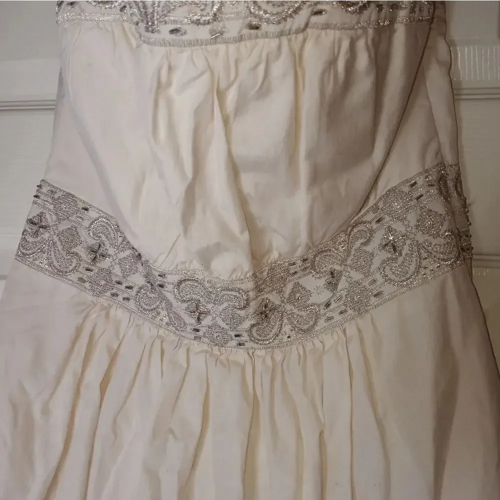 BananaRepublic10PCreamEmbroidered RuffleWaist StraplessPocketsLined Women'sDress